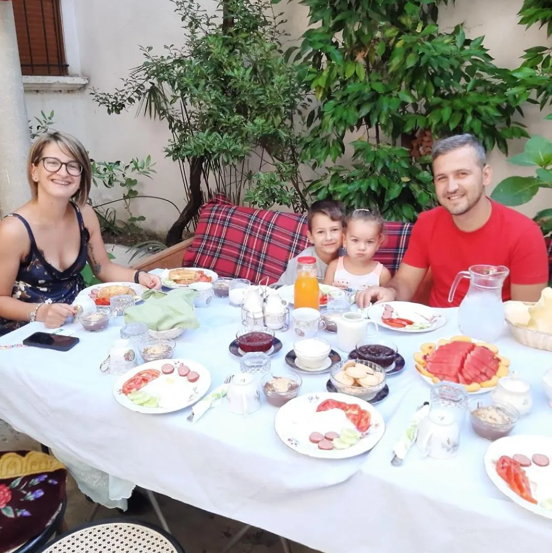Vrenjo Guesthouse Gjirokastër